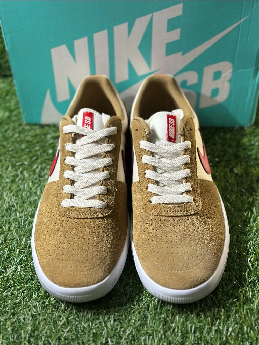 NIKE SB TEAM CLASSIC, SIZE 7.5 MENS, BRAND NEW